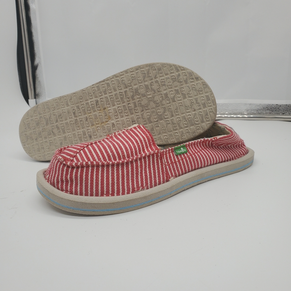 Sanuk Womens 5 Red White Striped Castaway Low Top Moccasins Flat Slip On Shoes